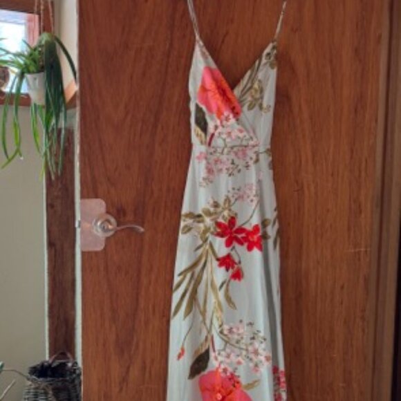 Gorgeous strappy floor length floral dress - Picture 2 of 8